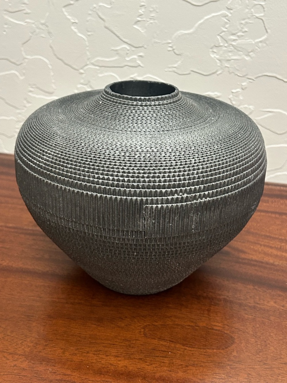 Postmodern Black Corrugated Cardboard Vase by Flute Chicago Memphis, 1980s